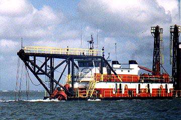 dredge.jpg (59411 bytes)